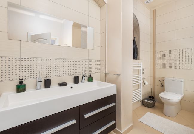 Villa in Umag - Villa Magnolia in Umag for 10 persons - beachfront - with sea view, jacuzzi and fitness area Villa in Umag - Villa Magnolia in Umag for 10 persons - beachfront - with sea view, jacuzzi and fitness area