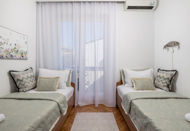 Villa in Umag - Villa Magnolia in Umag for 10 persons - beachfront - with sea view, jacuzzi and fitness area Villa in Umag - Villa Magnolia in Umag for 10 persons - beachfront - with sea view, jacuzzi and fitness area