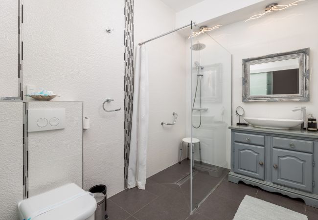 Villa in Umag - Villa Magnolia in Umag for 10 persons - beachfront - with sea view, jacuzzi and fitness area Villa in Umag - Villa Magnolia in Umag for 10 persons - beachfront - with sea view, jacuzzi and fitness area