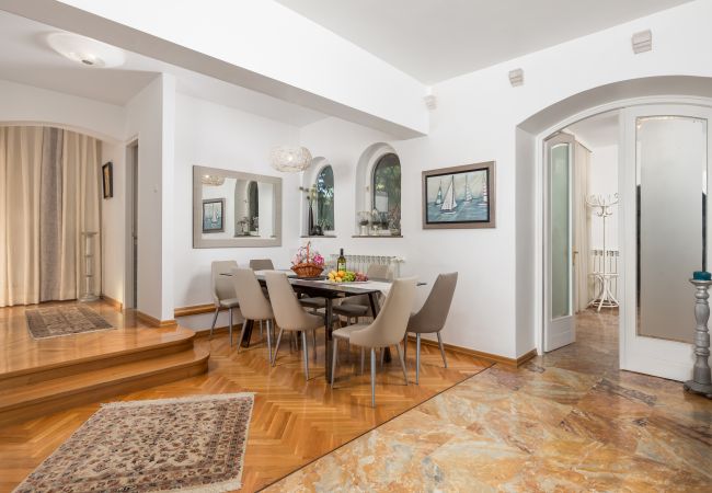 Villa in Umag - Villa Magnolia in Umag for 10 persons - beachfront - with sea view, jacuzzi and fitness area Villa in Umag - Villa Magnolia in Umag for 10 persons - beachfront - with sea view, jacuzzi and fitness area