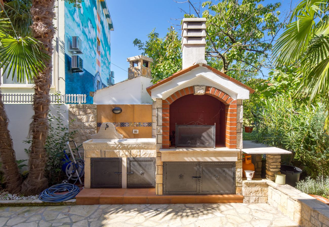Villa in Umag - Villa Magnolia in Umag for 10 persons - beachfront - with sea view, jacuzzi and fitness area