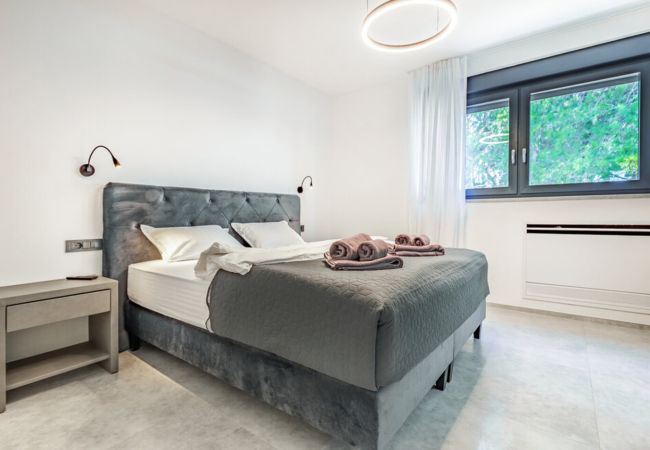 Villa in Fažana - Villa Palatium III in Fažana for 8 people only 200 meters from the sea with sauna & indoor-outside heated pool Villa in Fažana - Villa Palatium III in Fažana for 8 people only 200 meters from the sea with sauna & indoor-outside heated pool