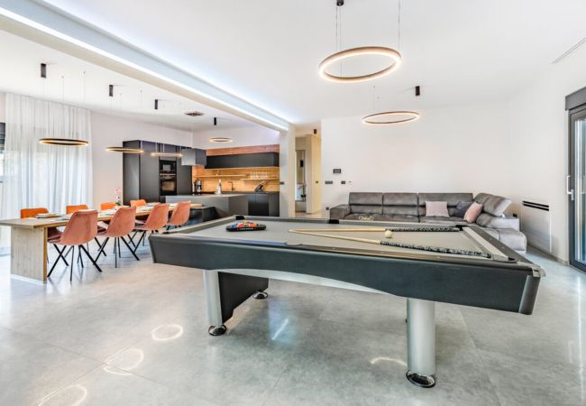 Villa in Fažana - Villa Palatium III in Fažana for 8 people only 200 meters from the sea with sauna & indoor-outside heated pool Villa in Fažana - Villa Palatium III in Fažana for 8 people only 200 meters from the sea with sauna & indoor-outside heated pool