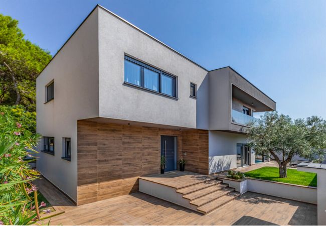 Villa in Fažana - Villa Palatium III in Fažana for 8 people only 200 meters from the sea with sauna & indoor-outside heated pool Villa in Fažana - Villa Palatium III in Fažana for 8 people only 200 meters from the sea with sauna & indoor-outside heated pool
