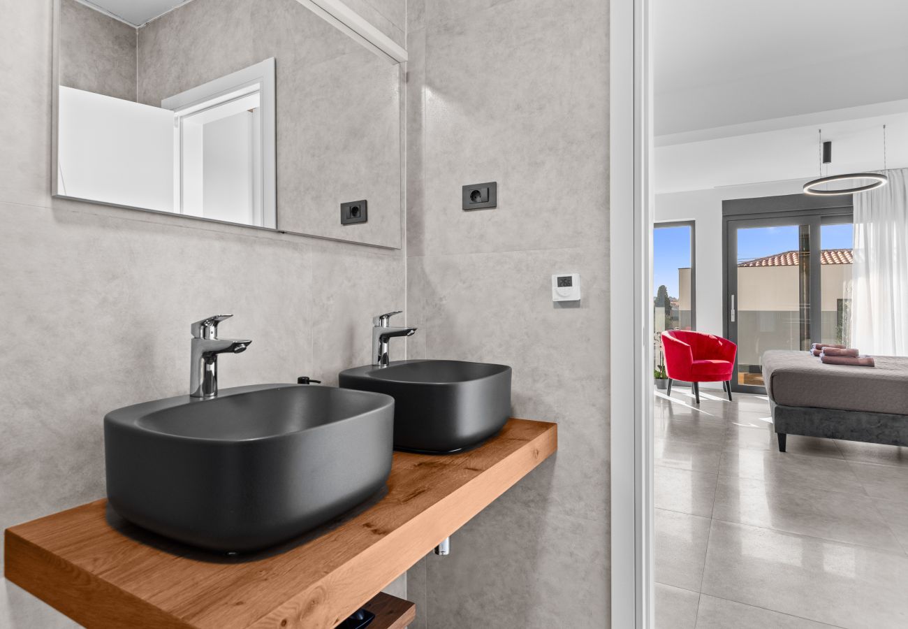 Villa in Fažana - Villa Palatium III in Fažana for 8 people only 200 meters from the sea with sauna & indoor-outside heated pool