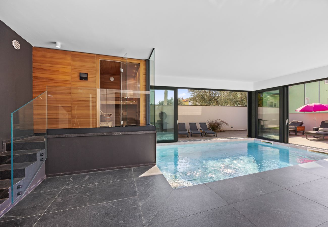 Villa in Fažana - Villa Palatium III in Fažana for 8 people only 200 meters from the sea with sauna & indoor-outside heated pool