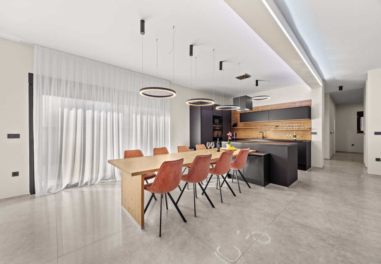 Villa in Fažana - Villa Palatium III in Fažana for 8 people only 200 meters from the sea with sauna & indoor-outside heated pool