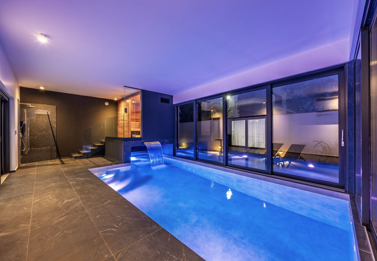 Villa in Fažana - Villa Palatium III in Fažana for 8 people only 200 meters from the sea with sauna & indoor-outside heated pool