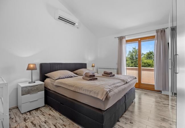 Villa in Kontešici - Villa Emely for 8 people near Poreč with heated pool & jacuzzi Villa in Kontešici - Villa Emely for 8 people near Poreč with heated pool & jacuzzi