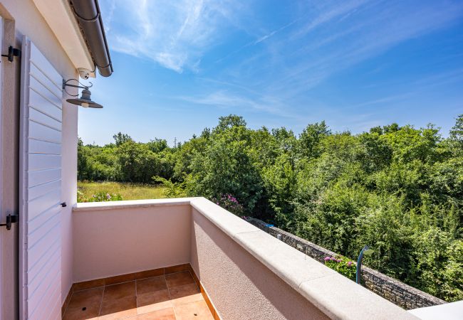 Villa in Kontešici - Villa Emely for 8 people near Poreč with heated pool & jacuzzi Villa in Kontešici - Villa Emely for 8 people near Poreč with heated pool & jacuzzi