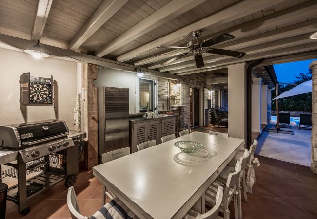 Villa in Kontešici - Villa Emely for 8 people near Poreč with heated pool & jacuzzi Villa in Kontešici - Villa Emely for 8 people near Poreč with heated pool & jacuzzi