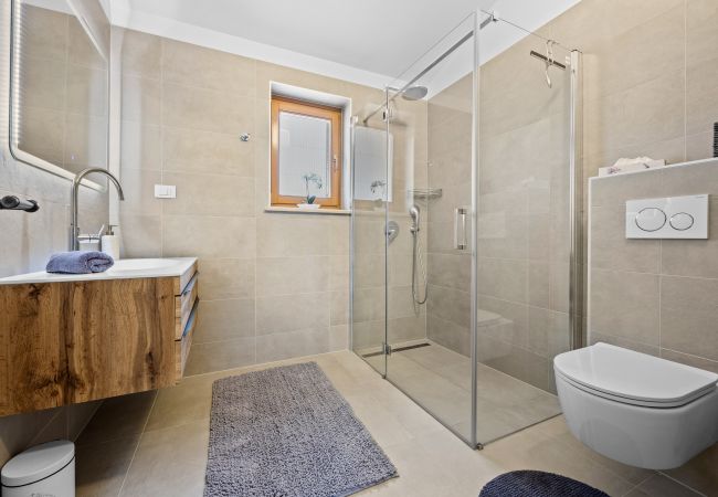 Villa in Kontešici - Villa Emely for 8 people near Poreč with heated pool & jacuzzi Villa in Kontešici - Villa Emely for 8 people near Poreč with heated pool & jacuzzi