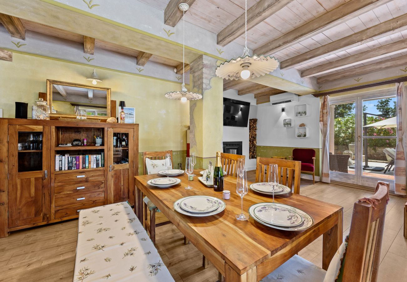 Villa in Kontešici - Villa Emely for 8 people near Poreč with heated pool & jacuzzi