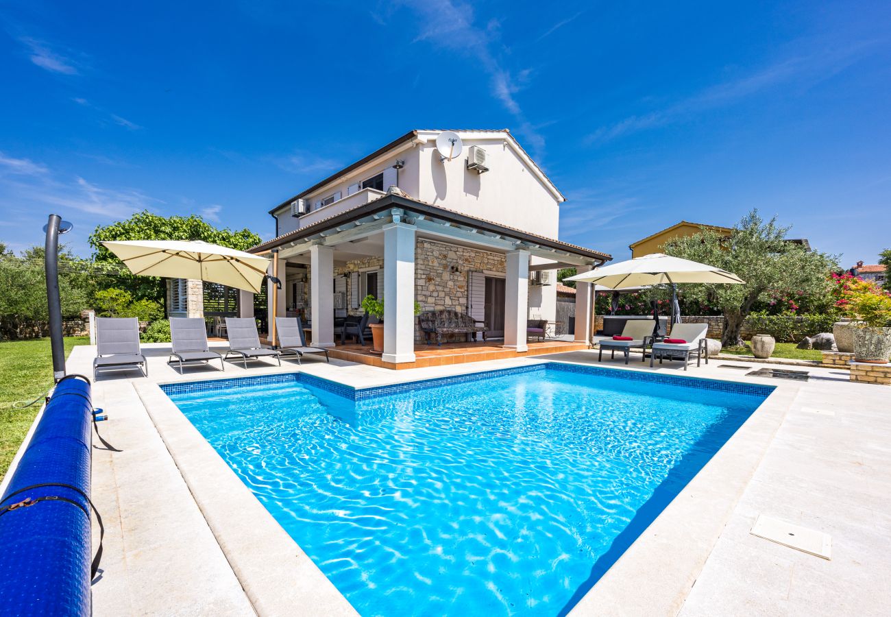 Villa in Kontešici - Villa Emely for 8 people near Poreč with heated pool & jacuzzi