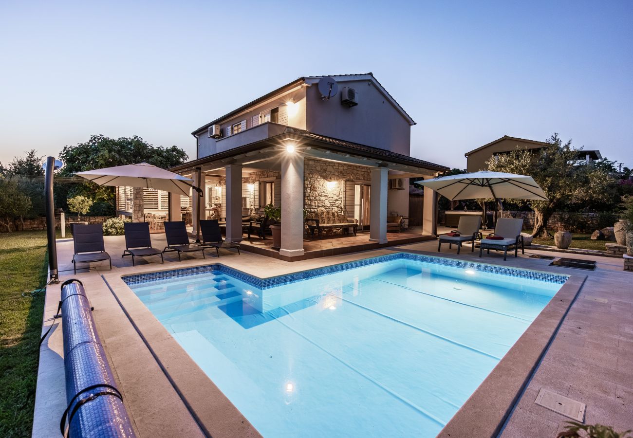 Villa in Kontešici - Villa Emely for 8 people near Poreč with heated pool & jacuzzi
