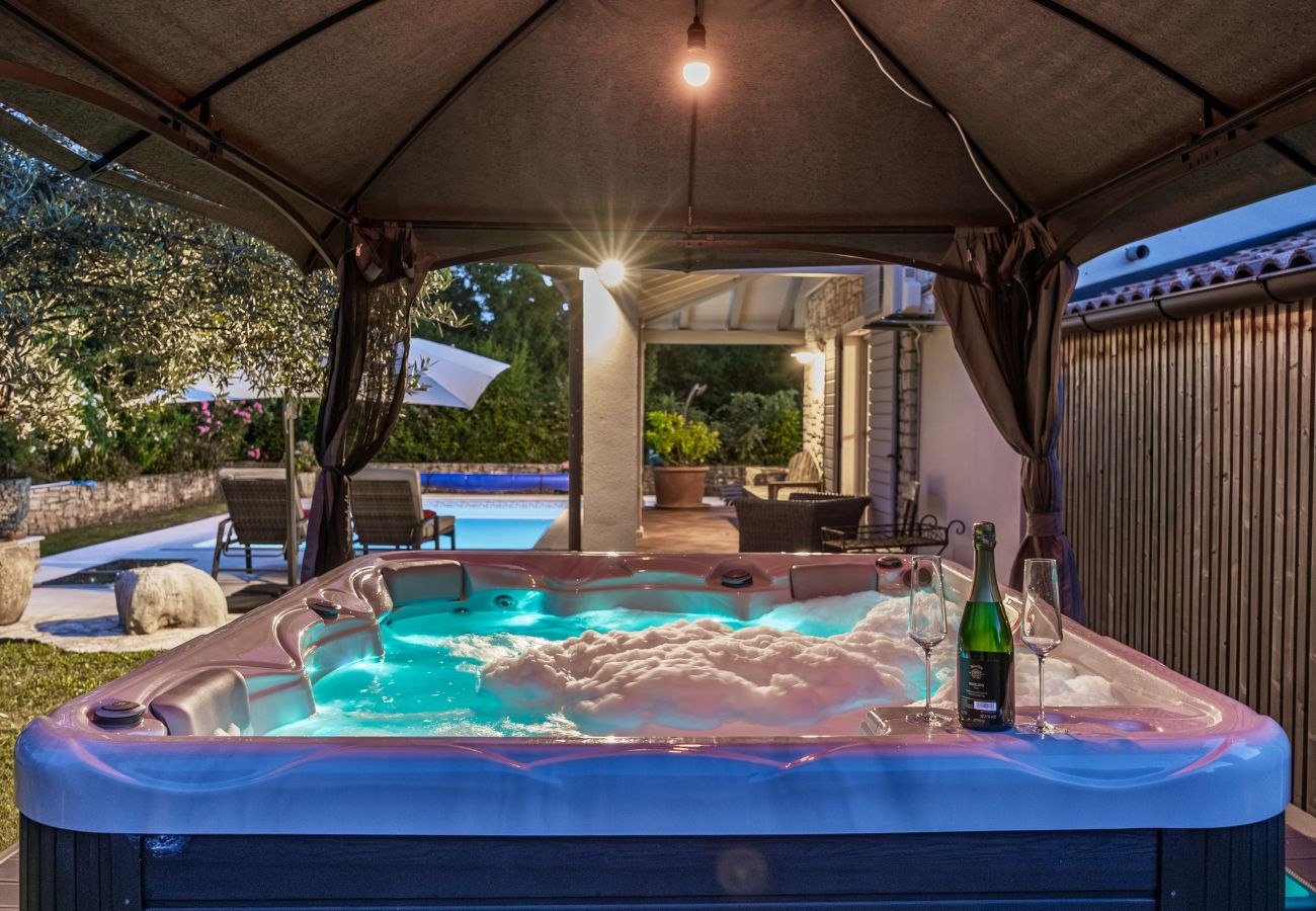 Villa in Kontešici - Villa Emely for 8 people near Poreč with heated pool & jacuzzi
