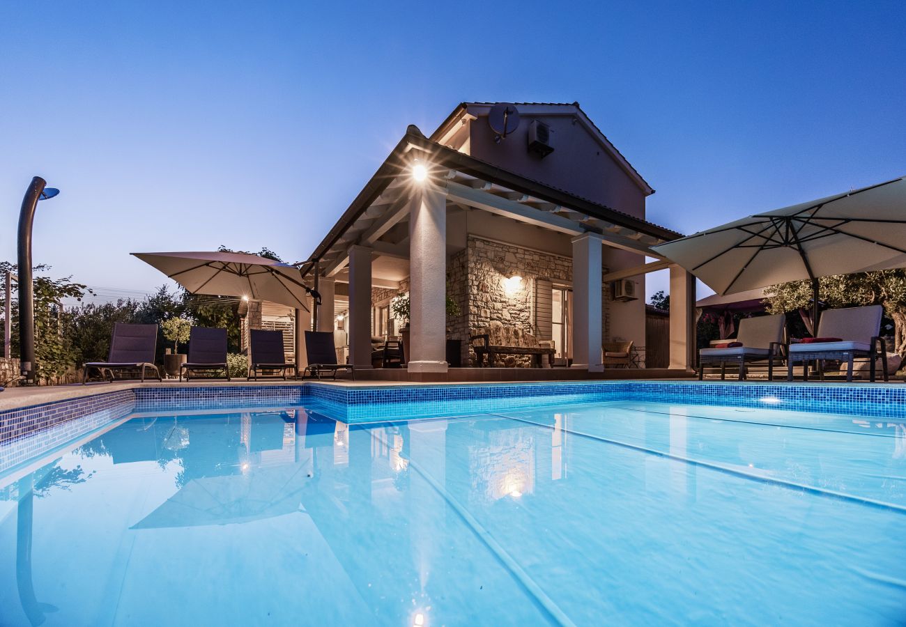 Villa in Kontešici - Villa Emely for 8 people near Poreč with heated pool & jacuzzi