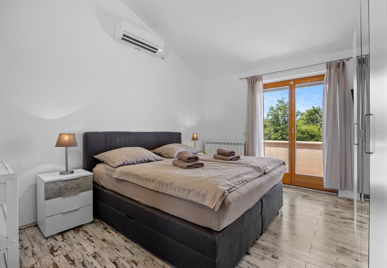 Villa in Kontešici - Villa Emely for 8 people near Poreč with heated pool & jacuzzi