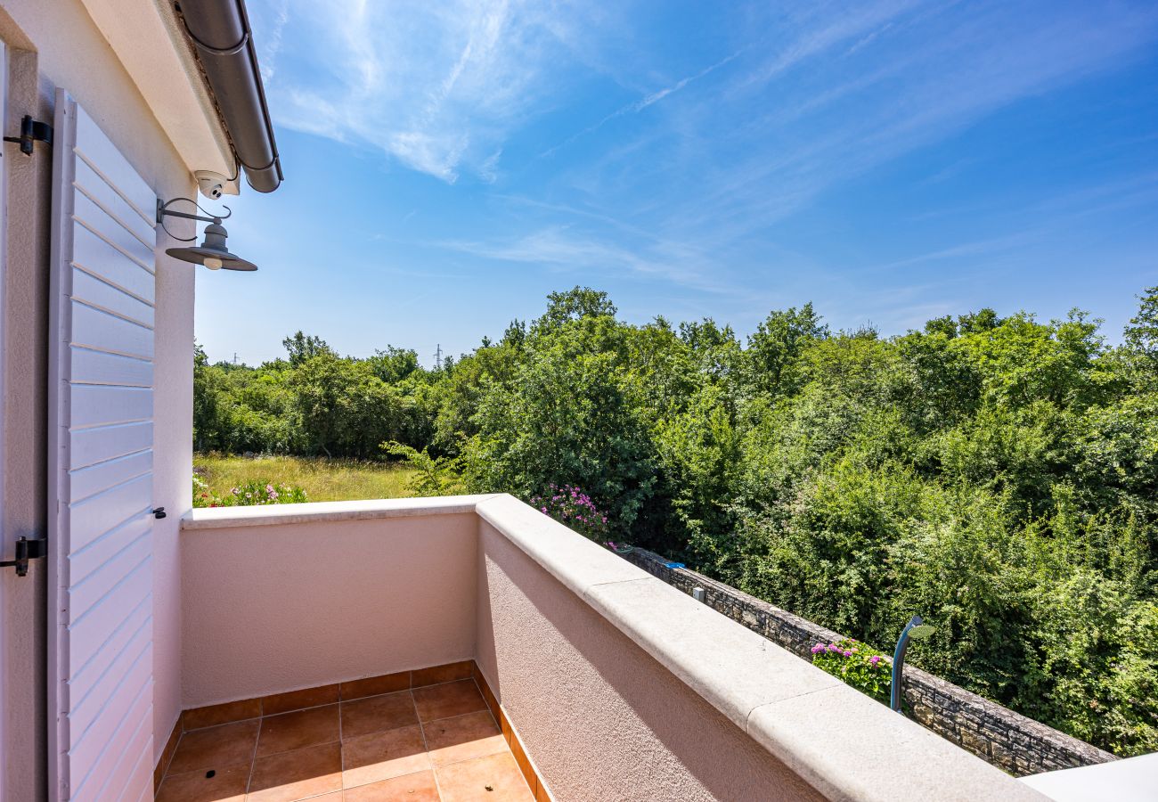 Villa in Kontešici - Villa Emely for 8 people near Poreč with heated pool & jacuzzi