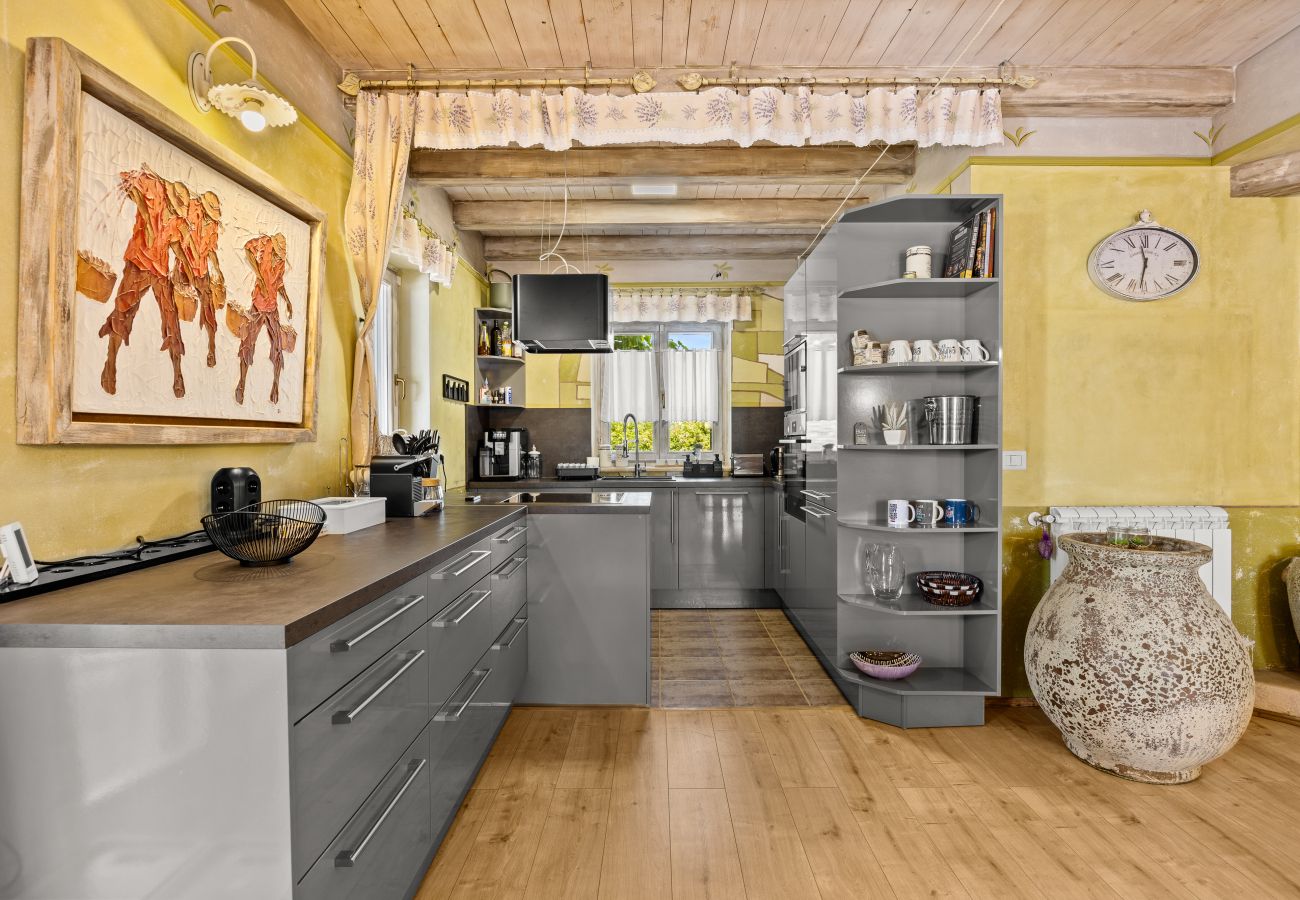 Villa in Kontešici - Villa Emely for 8 people near Poreč with heated pool & jacuzzi