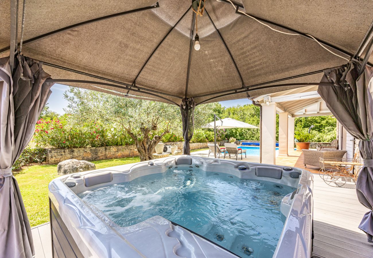 Villa in Kontešici - Villa Emely for 8 people near Poreč with heated pool & jacuzzi