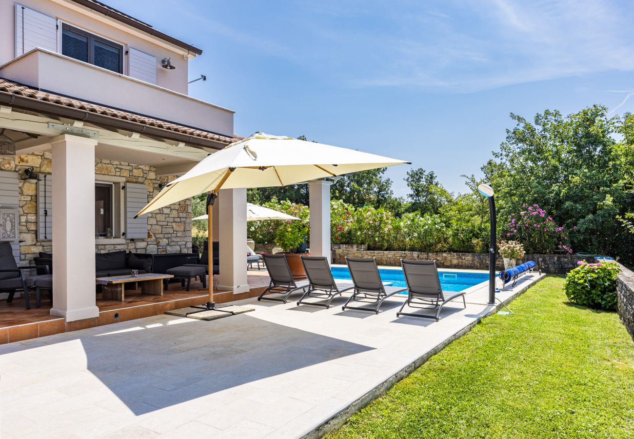 Villa in Kontešici - Villa Emely for 8 people near Poreč with heated pool & jacuzzi