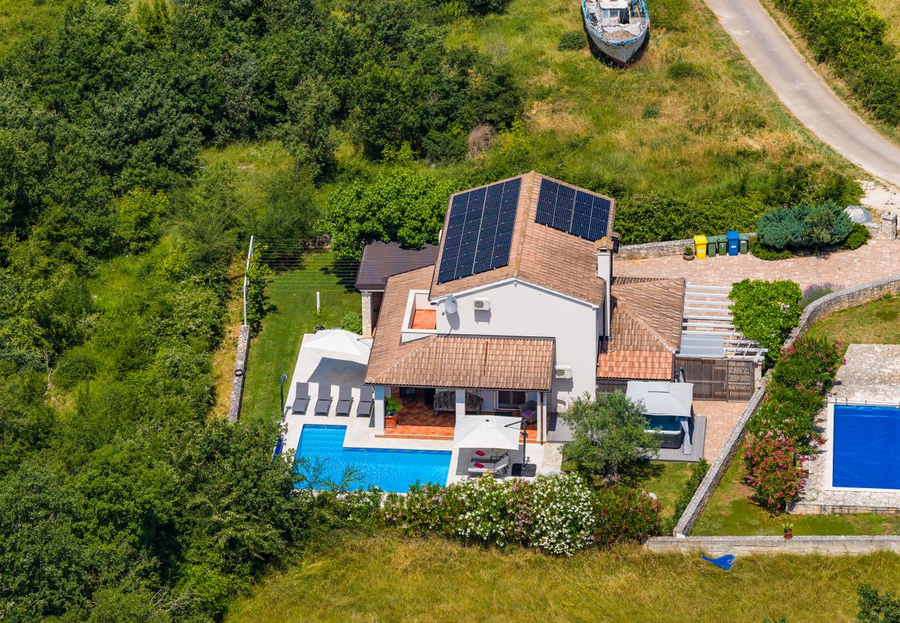 Villa in Kontešici - Villa Emely for 8 people near Poreč with heated pool & jacuzzi