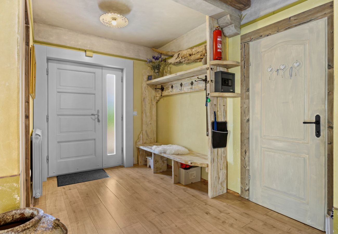 Villa in Kontešici - Villa Emely for 8 people near Poreč with heated pool & jacuzzi