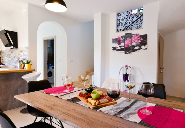 Villa in Umag - Villa Stella Juricani for 6 people near Umag with private pool only 4 km from the beach Villa in Umag - Villa Stella Juricani for 6 people near Umag with private pool only 4 km from the beach