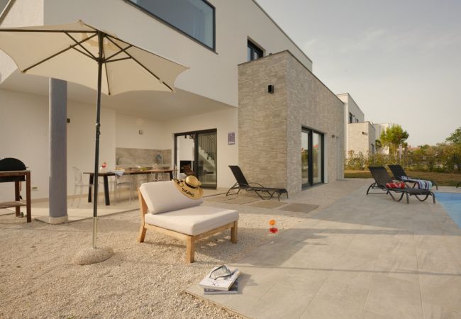 Villa in Krnica - Villa Cala Sonriso for 8 people near Pula with heated pool & sea view Villa in Krnica - Villa Cala Sonriso for 8 people near Pula with heated pool & sea view