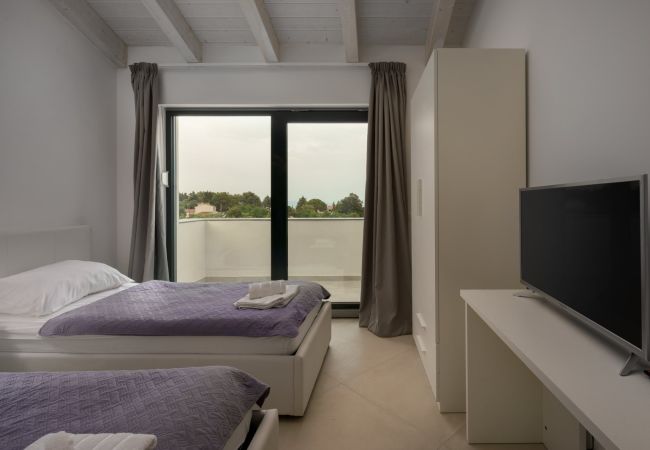 Villa in Krnica - Villa Cala Sonriso for 8 people near Pula with heated pool & sea view Villa in Krnica - Villa Cala Sonriso for 8 people near Pula with heated pool & sea view
