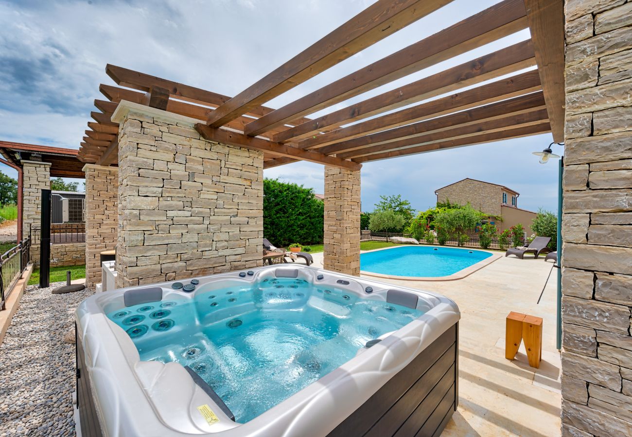 Villa in Vardica - Villa Griota for 8 people near Umag with private pool, jacuzzi & sea view - pet friendly