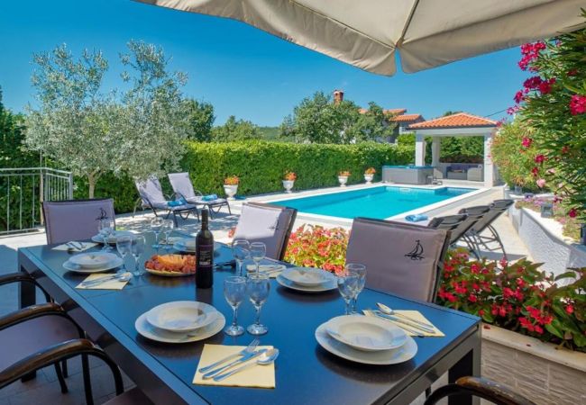 Villa in Ripenda Kras - Villa Ines for 8 people near Labin - Rabac with 48 m2 private pool & jacuzzi - only 4 km to beach Villa in Ripenda Kras - Villa Ines for 8 people near Labin - Rabac with 48 m2 private pool & jacuzzi - only 4 km to beach