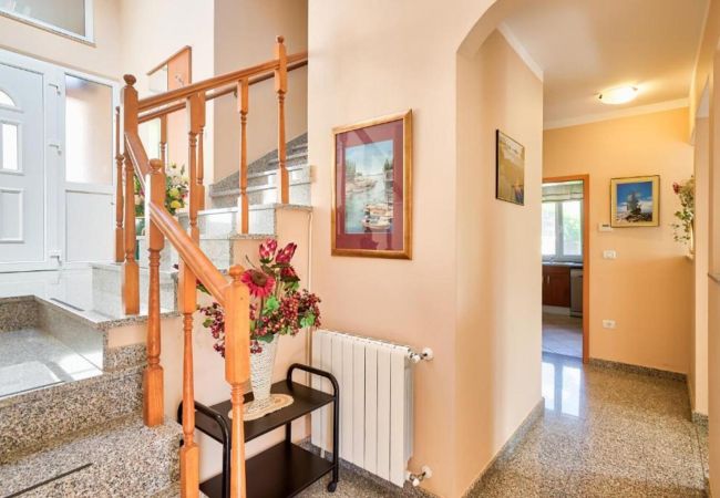 Villa in Ripenda Kras - Villa Ines for 8 people near Labin - Rabac with 48 m2 private pool & jacuzzi - only 4 km to beach Villa in Ripenda Kras - Villa Ines for 8 people near Labin - Rabac with 48 m2 private pool & jacuzzi - only 4 km to beach