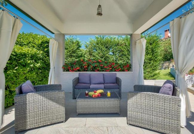 Villa in Ripenda Kras - Villa Ines for 8 people near Labin - Rabac with 48 m2 private pool & jacuzzi - only 4 km to beach Villa in Ripenda Kras - Villa Ines for 8 people near Labin - Rabac with 48 m2 private pool & jacuzzi - only 4 km to beach