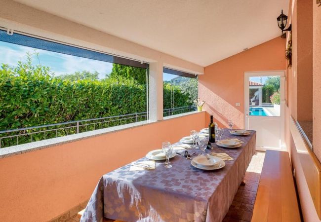 Villa in Ripenda Kras - Villa Ines for 8 people near Labin - Rabac with 48 m2 private pool & jacuzzi - only 4 km to beach Villa in Ripenda Kras - Villa Ines for 8 people near Labin - Rabac with 48 m2 private pool & jacuzzi - only 4 km to beach