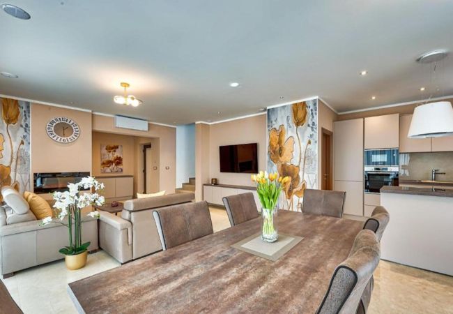 Villa in Salakovci - Villa Astrid near Labin - Rabac for 11 people with 55 m2 private pool & sea view - pet friendly Villa in Salakovci - Villa Astrid near Labin - Rabac for 11 people with 55 m2 private pool & sea view - pet friendly