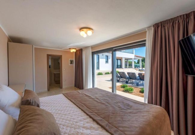 Villa in Salakovci - Villa Astrid near Labin - Rabac for 11 people with 55 m2 private pool & sea view - pet friendly Villa in Salakovci - Villa Astrid near Labin - Rabac for 11 people with 55 m2 private pool & sea view - pet friendly