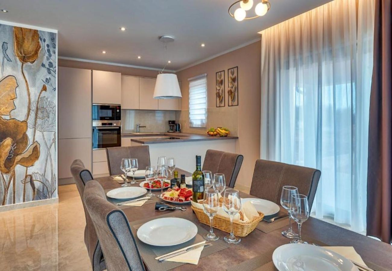 Villa in Salakovci - Villa Astrid near Labin - Rabac for 11 people with 55 m2 private pool & sea view - pet friendly