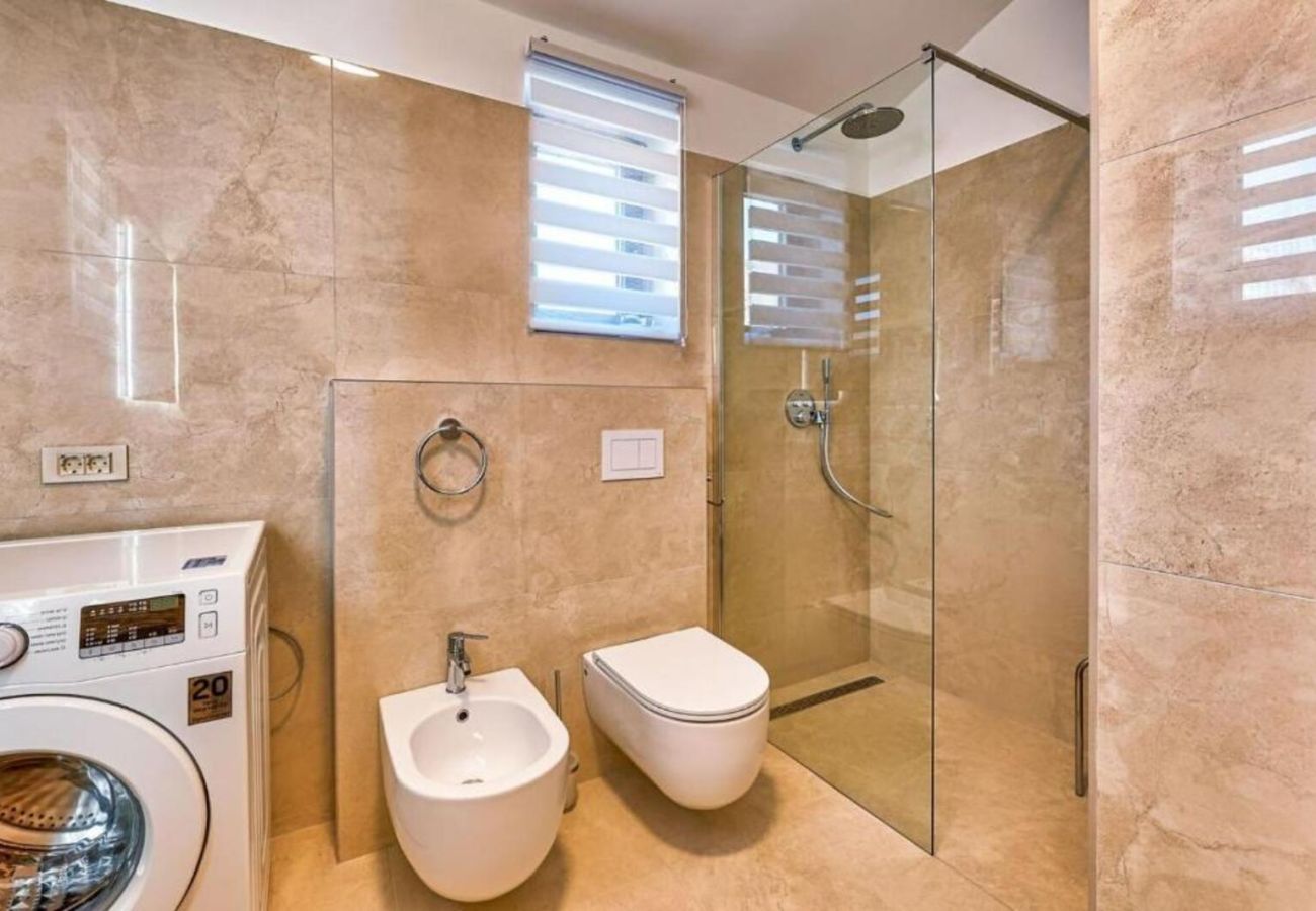 Villa in Salakovci - Villa Astrid near Labin - Rabac for 11 people with 55 m2 private pool & sea view - pet friendly