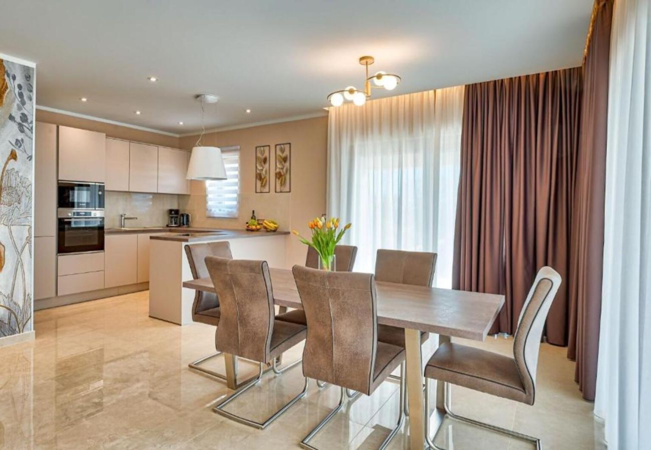 Villa in Salakovci - Villa Astrid near Labin - Rabac for 11 people with 55 m2 private pool & sea view - pet friendly