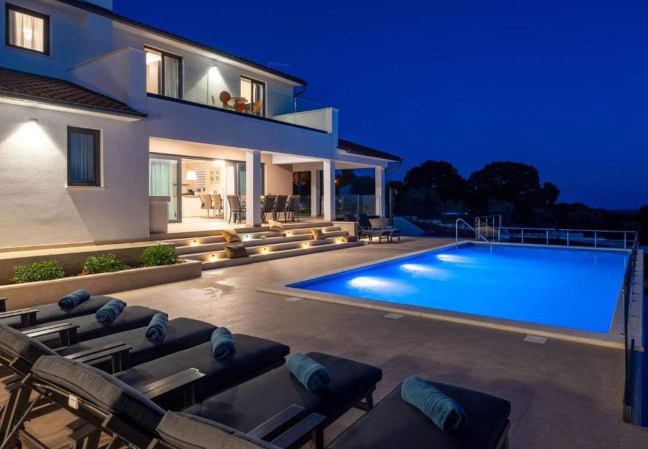Villa in Salakovci - Villa Astrid near Labin - Rabac for 11 people with 55 m2 private pool & sea view - pet friendly