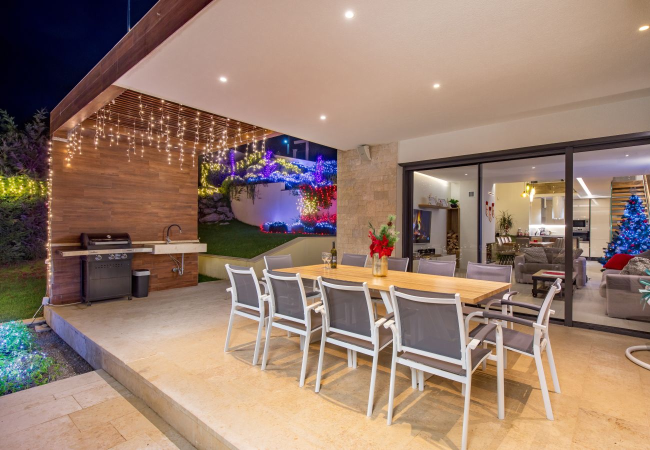 Villa in Poljane - Luxury Villa AltaVista near Opatija for 8 people with wellness, private mini golf court & amazing sea view