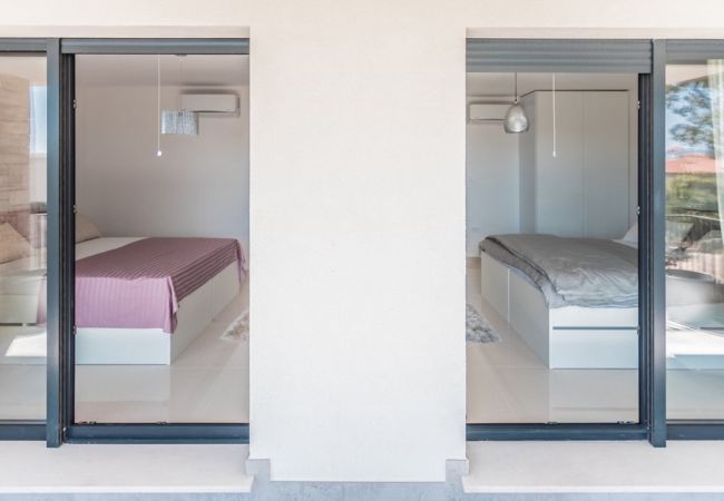Villa in Opatija - Villa The Boat for 6+2 near Opatija with sea view & infinity pool at balcony Villa in Opatija - Villa The Boat for 6+2 near Opatija with sea view & infinity pool at balcony