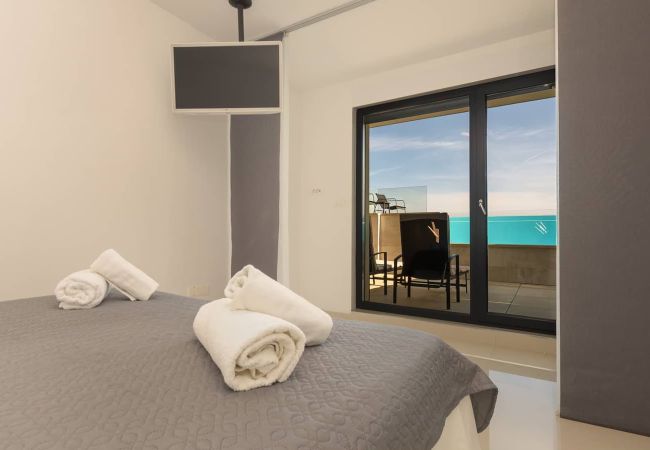 Villa in Opatija - Villa The Boat for 6+2 near Opatija with sea view & infinity pool at balcony Villa in Opatija - Villa The Boat for 6+2 near Opatija with sea view & infinity pool at balcony