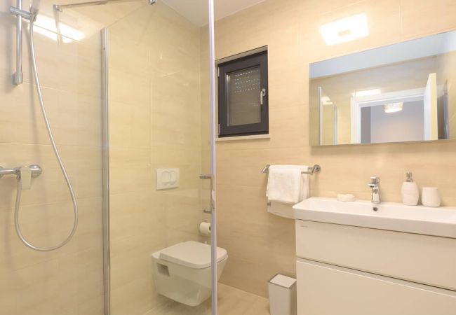 Villa in Opatija - Villa The Boat for 6+2 near Opatija with sea view & infinity pool at balcony Villa in Opatija - Villa The Boat for 6+2 near Opatija with sea view & infinity pool at balcony