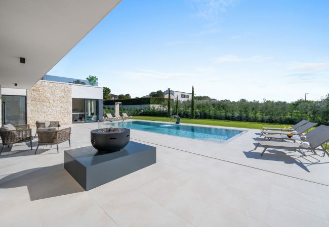 Villa in Anžici - Villa Asmoa for 8 people near Poreč with 45 m2 heated pool, wellness & sea view Villa in Anžici - Villa Asmoa for 8 people near Poreč with 45 m2 heated pool, wellness & sea view