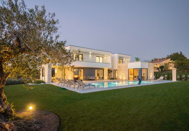 Villa in Anžici - Villa Asmoa for 8 people near Poreč with 45 m2 heated pool, wellness & sea view Villa in Anžici - Villa Asmoa for 8 people near Poreč with 45 m2 heated pool, wellness & sea view