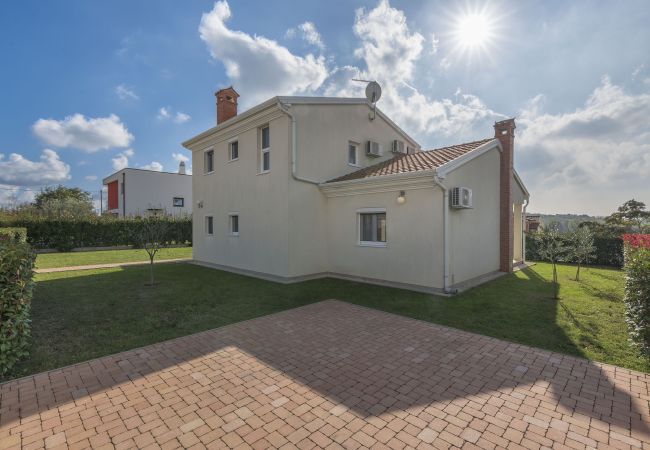 Villa in Dracevac - Villa Anita for 7 people near Poreč with private pool and beautiful garden Villa in Dracevac - Villa Anita for 7 people near Poreč with private pool and beautiful garden