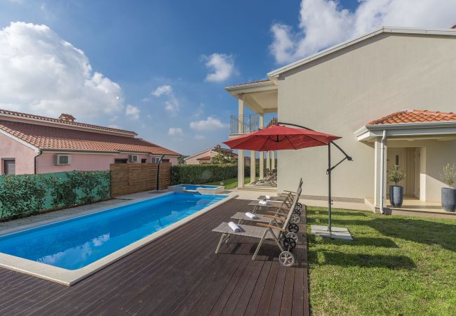 Villa in Dracevac - Villa Anita for 7 people near Poreč with private pool and beautiful garden Villa in Dracevac - Villa Anita for 7 people near Poreč with private pool and beautiful garden
